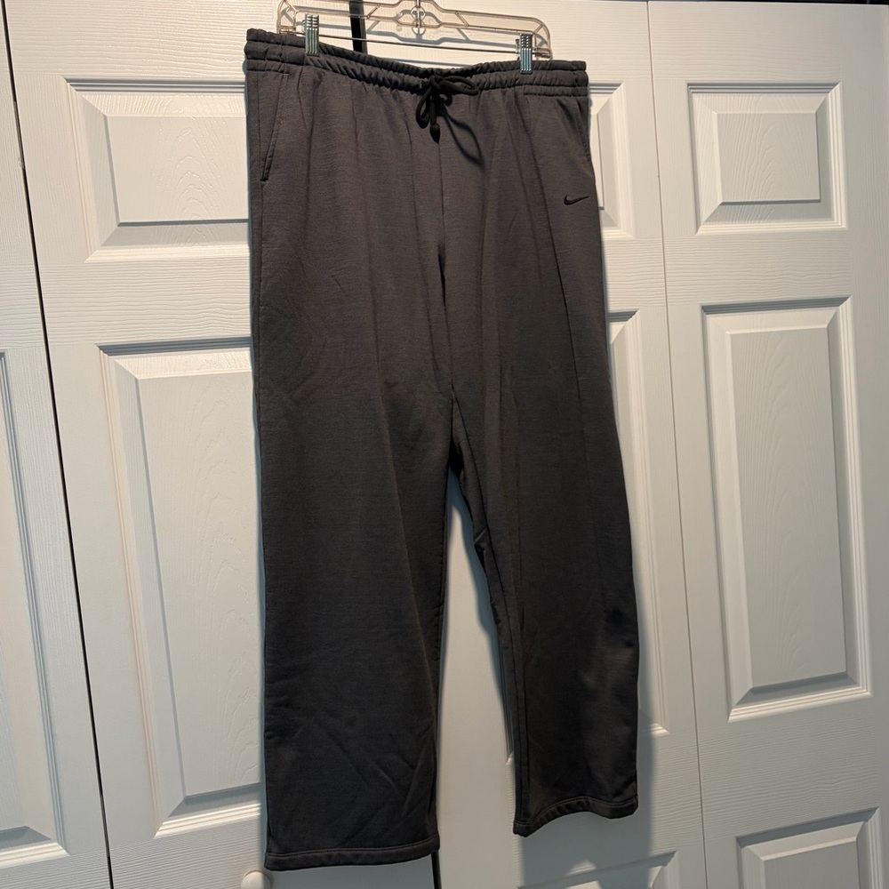 🍊Nike Women’s Charcoal Gray Therma-fit Joggers XL🍊